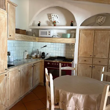 Due Passi Dal Centro Feriehus Porto Cervo
